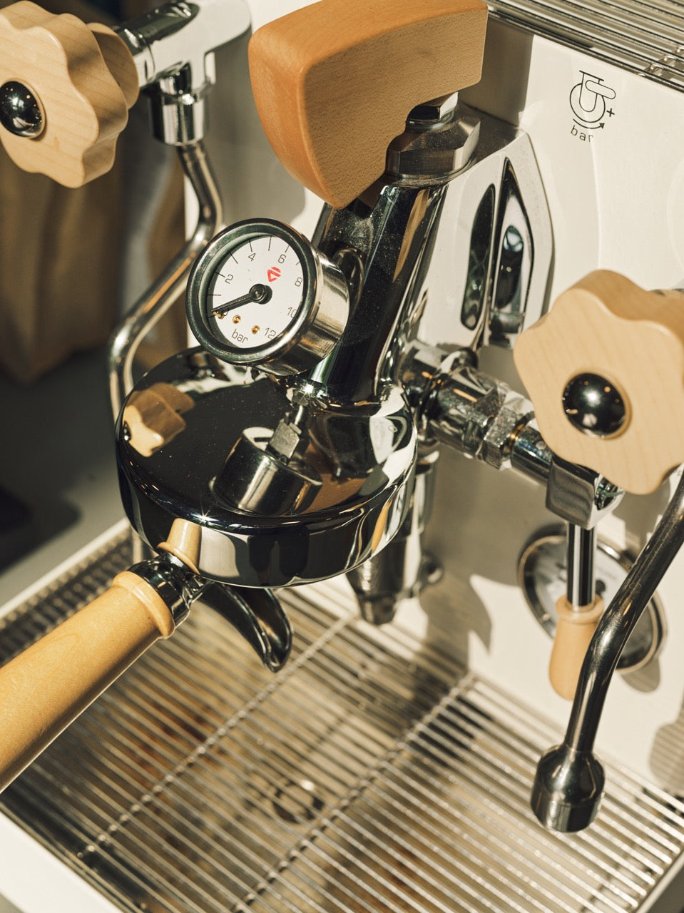 Coffee_machine_depot_Hero1_Large_54276c1c-7a86-4fee-a6d2-a0736d92fa4c.jpg